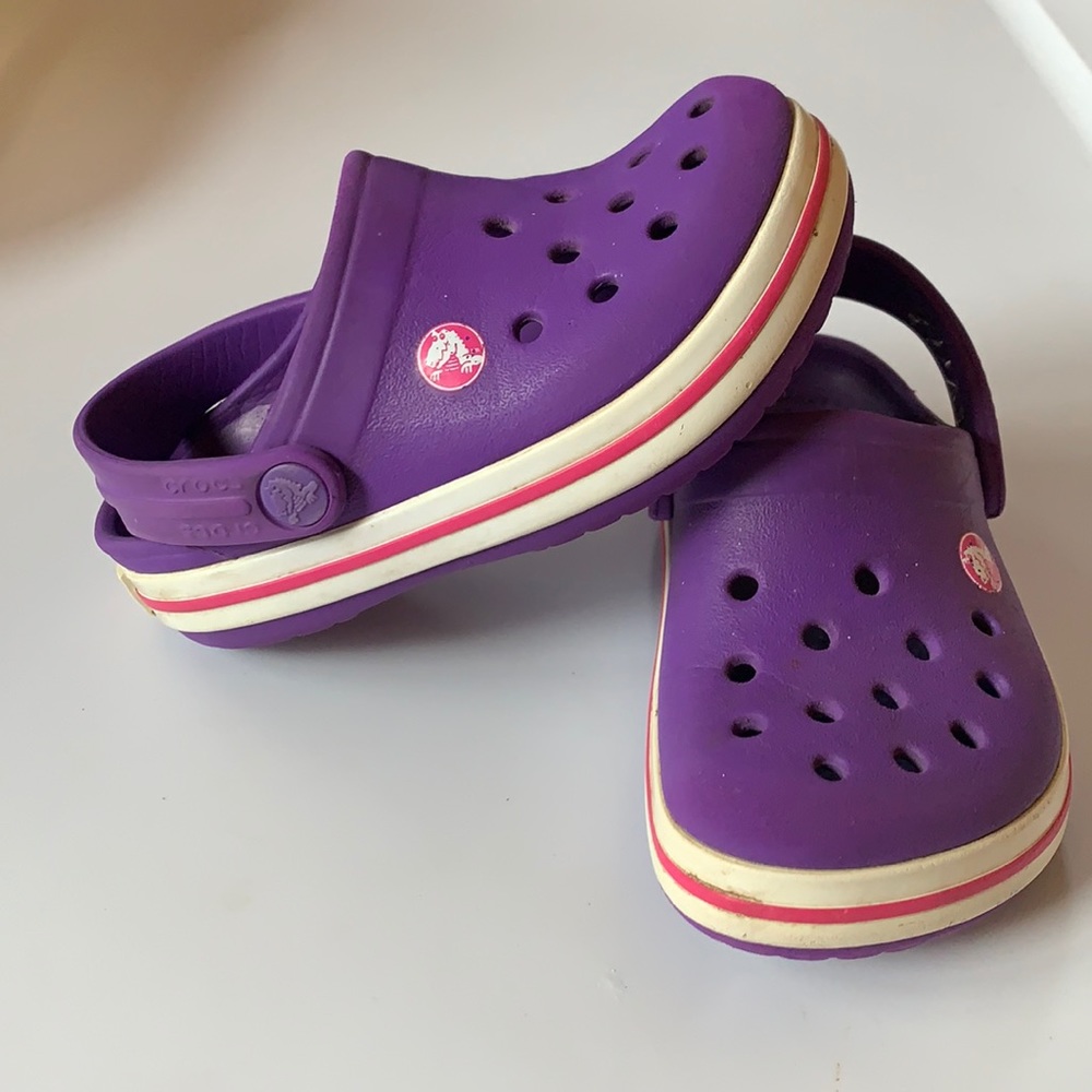🐊 CROCS Size 6/7 💕 Purple / Pink / White